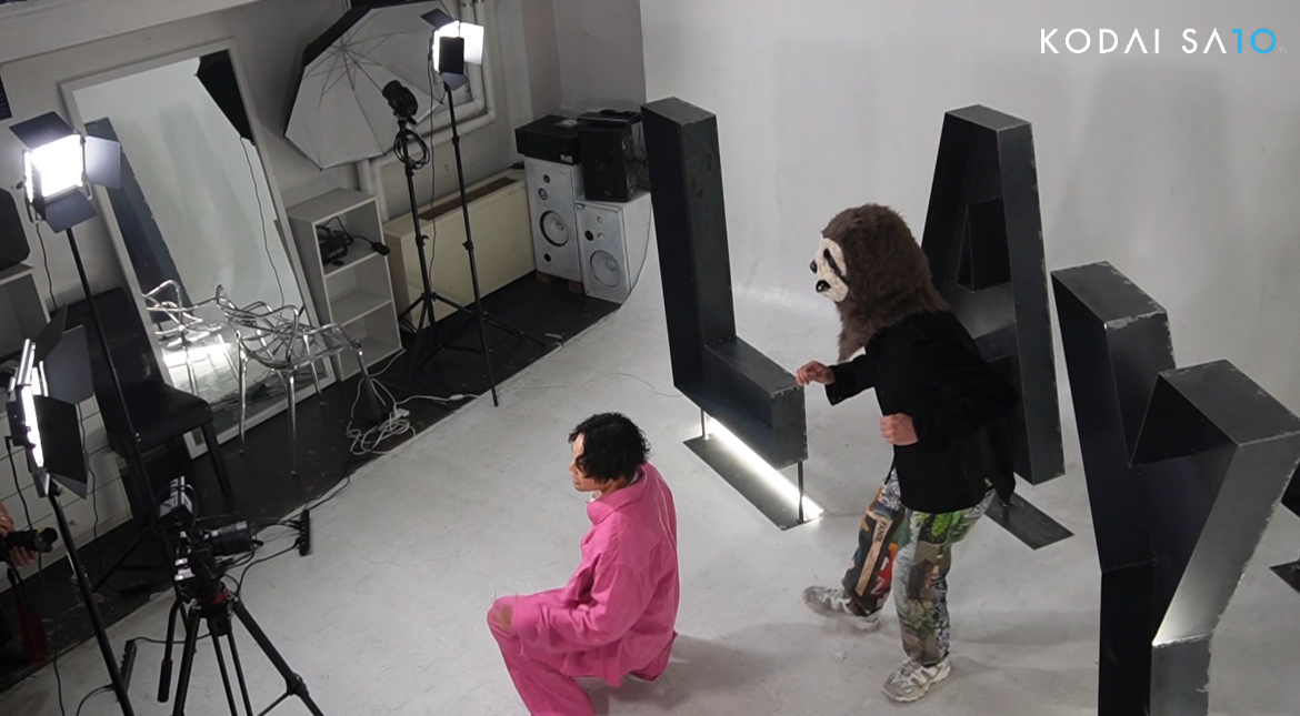 LAZY MV(studio)